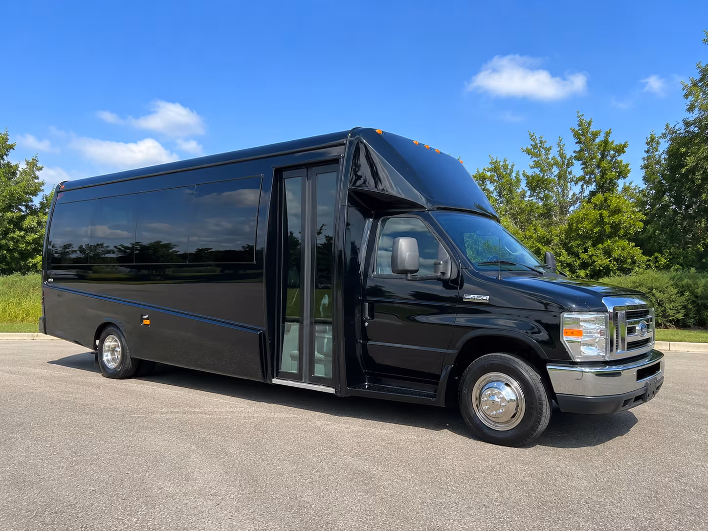 minibus rentals for franklin bridal parties and small wedding groups